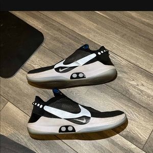 SELF TYING Nike adapt men’s basketball shoes